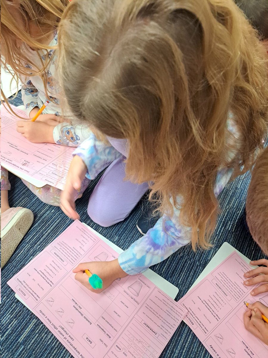 lundy_liz's tweet image. Common Experiment Day 2: After five minutes, the candy cane in hot water was almost gone. Cold water and room temperature water lost some color in 5 minutes. @McInnis_VCS #vcsscientists