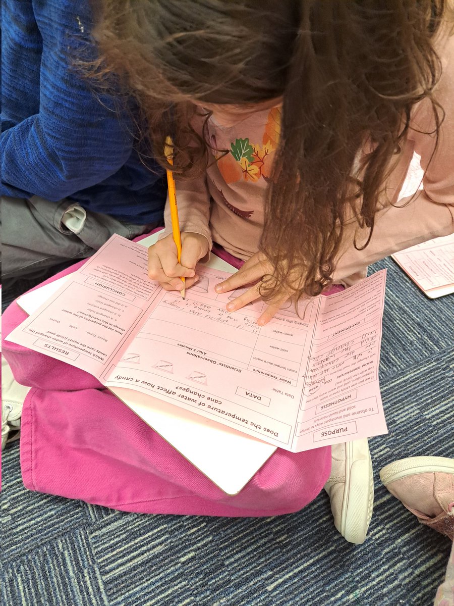 lundy_liz's tweet image. Common Experiment Day 2: After five minutes, the candy cane in hot water was almost gone. Cold water and room temperature water lost some color in 5 minutes. @McInnis_VCS #vcsscientists