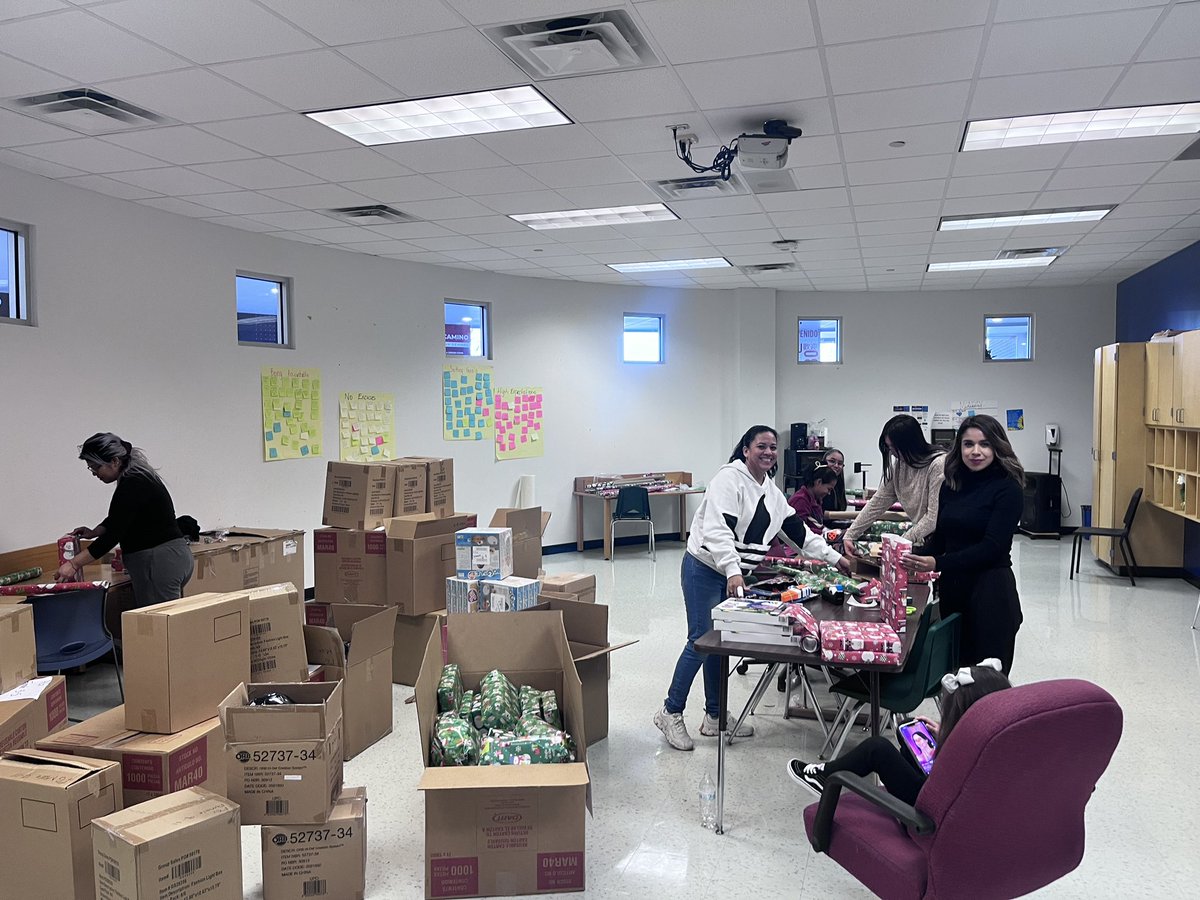 I ❤️ my school community! There is so much power in parental involvement!! Today, this group of parents committed to showing up for our campus! Parents, you matter &amp; we value you here <a href="/GuzickES/">Guzick Elementary</a>! 🫶🏻#DallasISDleadership <a href="/PrincipalADavis/">Dr. Adreana Davis</a> 
<a href="/TeamDallasISD/">Team Dallas ISD</a> <a href="/ICanReadDallas/">Early Learning Dallas ISD</a>