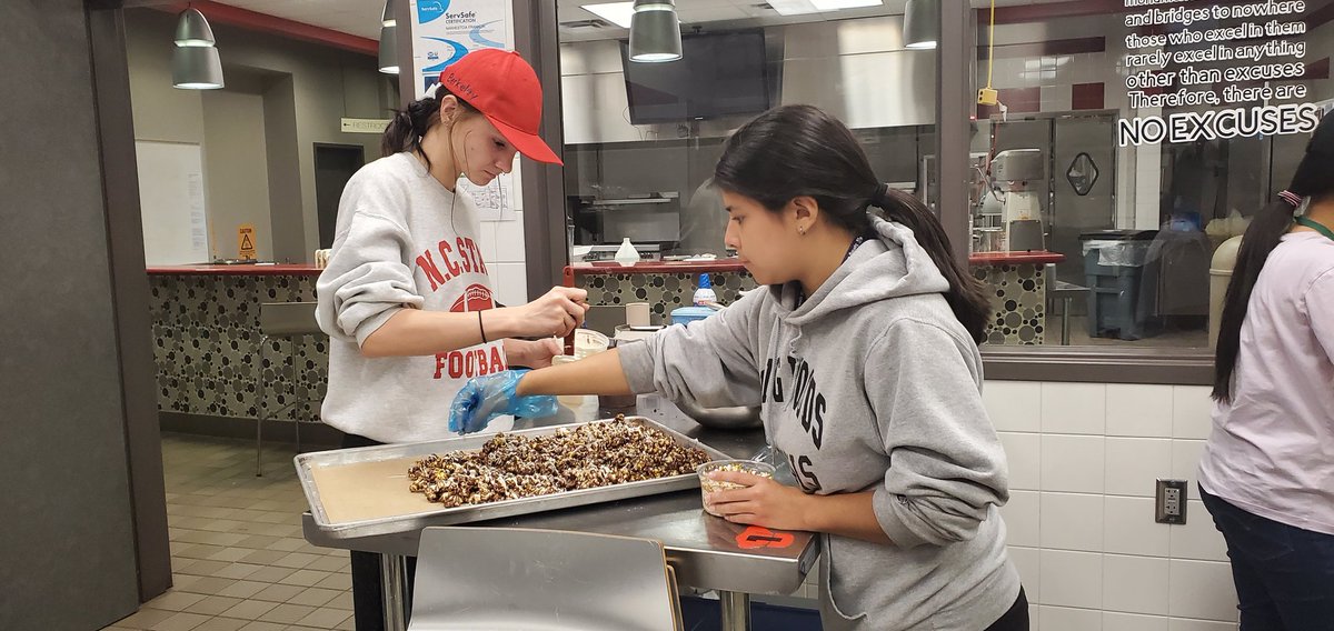 GCSkillsUSACul's tweet photo. We had a create time preparing and running our first fundraiser. A wonderful hot cocoa bar and confectionery popcorn making at our practice last week. We sold out in record time at the @SpringbranchFFA Santa's Farm event on Friday. @guthrie_center @cte_sbisd https://t.co/girx2R11MC