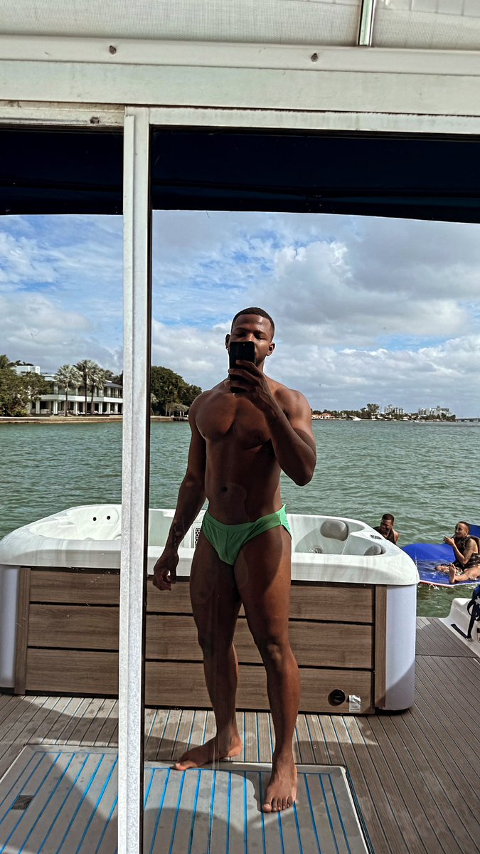 Maybe_Lj's tweet image. It’s still summer in Miami.