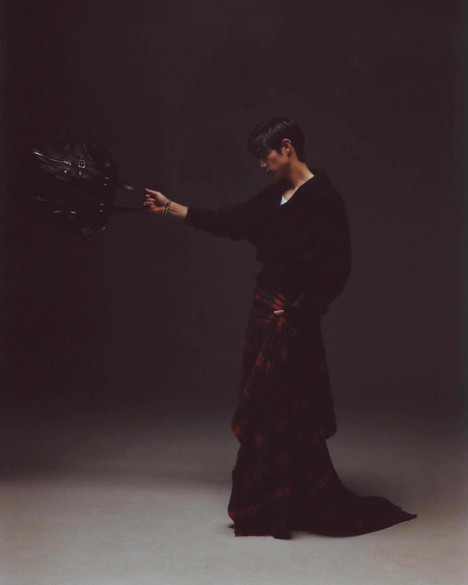 withyoumarktuan's tweet photo. 231212 Stylist shares photos of Mark for SHADOWPLAY Magazine (1/3)

“@marktuan in Saint Laurent 🥀”

#MarkTuan #Mark #段宜恩 #마크 @DNAmngmnt https://t.co/6P1s2YT9sa