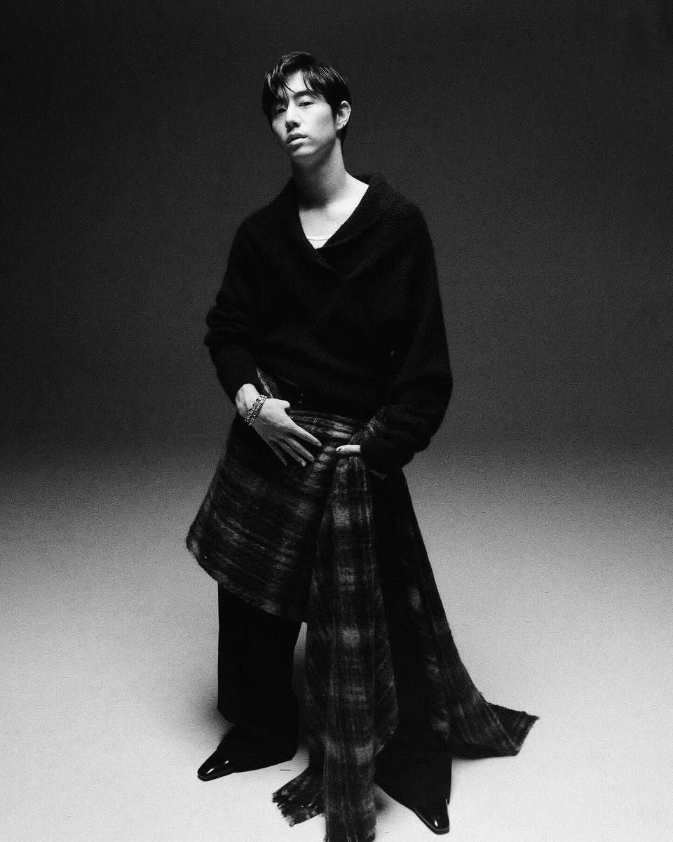 withyoumarktuan's tweet photo. 231212 Stylist shares photos of Mark for SHADOWPLAY Magazine (1/3)

“@marktuan in Saint Laurent 🥀”

#MarkTuan #Mark #段宜恩 #마크 @DNAmngmnt https://t.co/6P1s2YT9sa