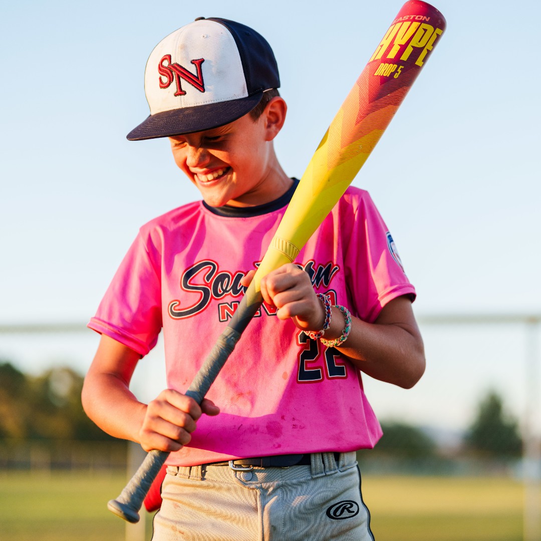EastonBaseball's tweet photo. Hard not to smile when you have the hottest bat in baseball in your hands 🔥 

#TeamEaston https://t.co/iy717ufCxP