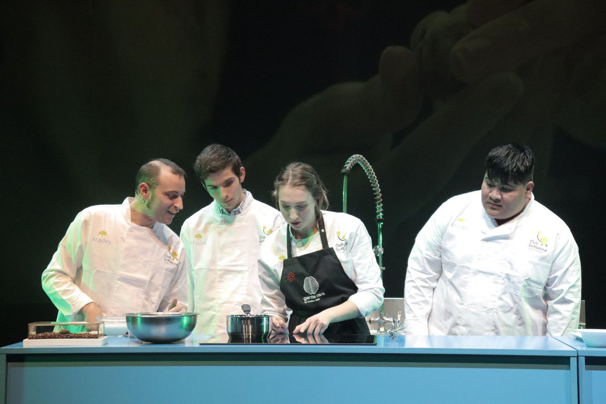 Más de 500 personas saborean la inclusión en la VIII Gala Benéfica del #ClubInclucina 💚 La chef donostiarra con tres estrellas Michelín, Elena Arzak, ha ejercido de madrina en esta octava edición junto a Igor Zalakaín🧑🏼‍🍳 ➕ clubinclucina.es/mas-de-500-asi…