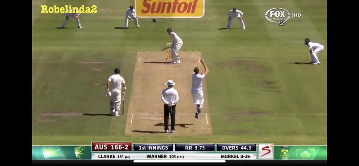 motorprefcoach's tweet image. Have a look at #michaelclarke batting and at the start his nose goes to the umpire and he’s using his left eye to see @mornemorkel65 bowling at him, the later the right eye Vs the rest #motoreye where he fairs a lot better #humanpreferences