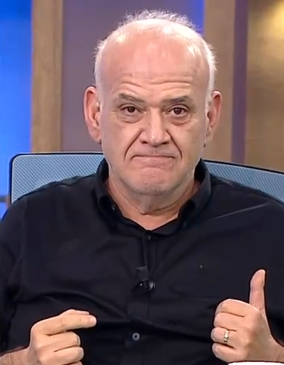 bpthaber's tweet photo. Ahmet Çakar:

Büyükekşi sen Beşiktaş tribünlerinde milyonların gözü önünde Beşiktaş Başkanı Ahmet Nur Çebiye bunu yaparken bu şiddete davetiye değil miydi? https://t.co/1ddyBDpZQJ