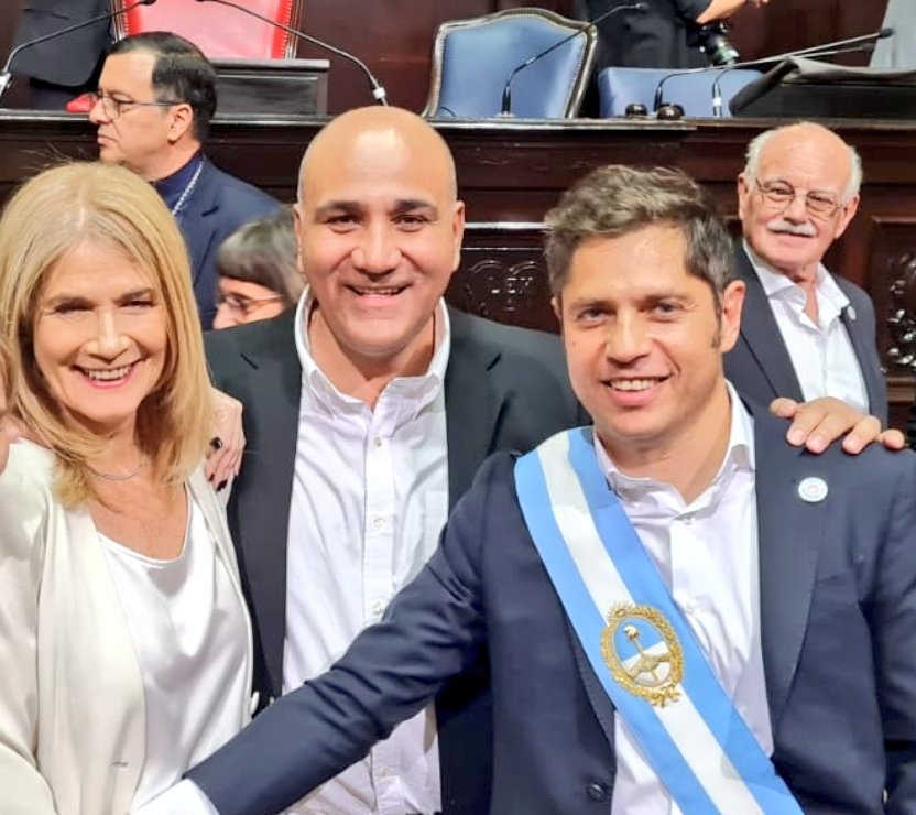 En La Plata, hoy participé en la ceremonia de asunción del gobernador @Kicillofok y la vicegobernadora @magariovero. Sé de su enorme compromiso con el desarrollo de la provincia y el bienestar del pueblo bonaerense. Les deseo mucho éxito en su gestión.