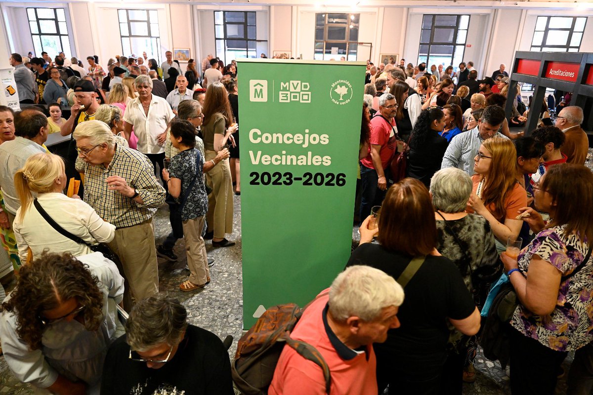 montevideoIM's tweet photo. Reconocimos a las y los concejales vecinales electos en la votación popular realizada el 12 de noviembre 👏🏻

También destacamos la labor de las comisiones electorales que cumplen un papel fundamental en el acto eleccionario 🗳️ https://t.co/cusmxVT3r0