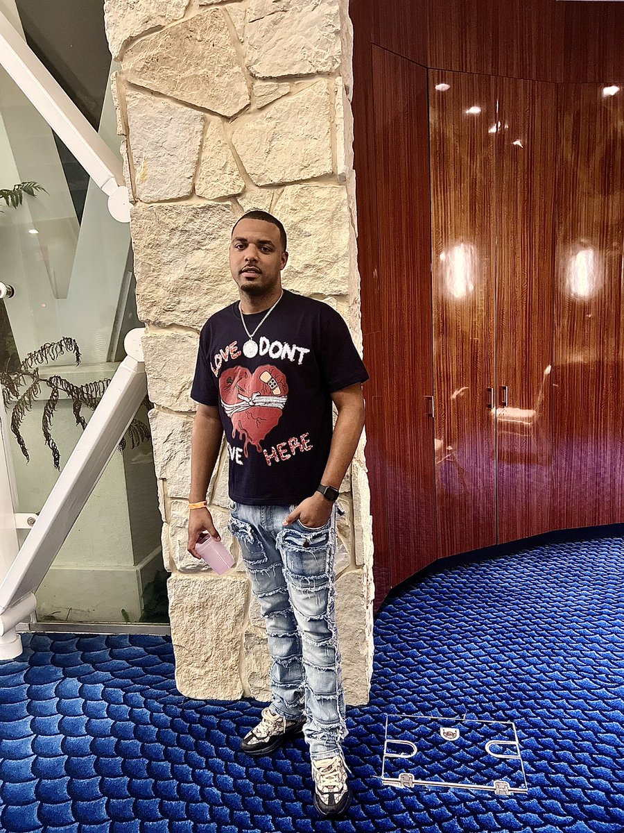 SmoothNat's tweet image. Looked like people last night