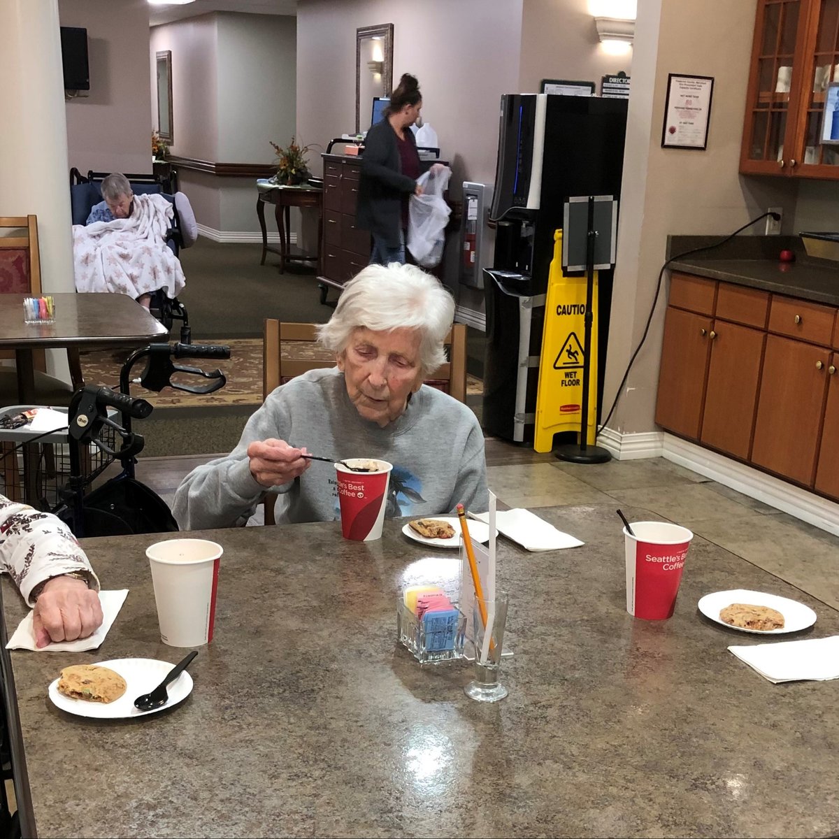 Frederick Pathways Restorative Services and Assisted Living residents enjoyed trimming the tree, hot cocoa and spreading holiday cheer. Even co-workers were able to join in, making it extra sweet! Holidays, here we come! #holidays #festive #seniorliving #tellourstories