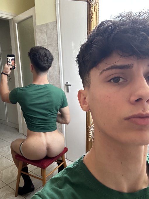 Just waiting to be fucked https://t.co/Ne1JqyDyyi