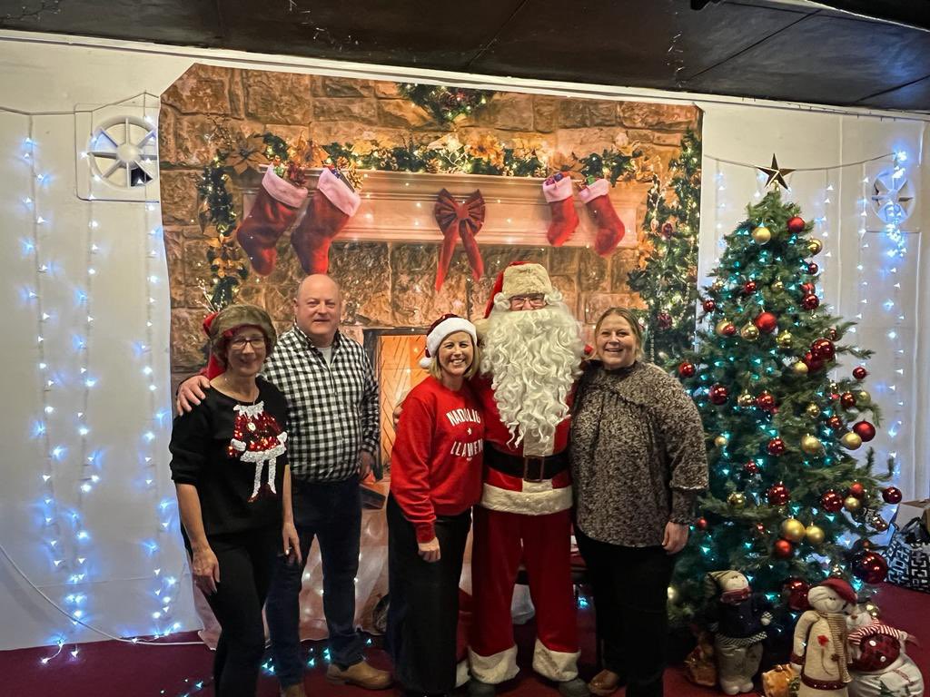 Diolch i bawb sy wedi dod ac wedi cefnogi’r parti nadolig!  Diolch mawr i Siôn Corn am ddathlu gyda ni!  Nadolig Llawen pawb!

Thanks to everyone who came and supported our Christmas party!  A big thanks to Father Christmas for celebrating with us!  Merry Christmas everyone! 🎅🏼🎄