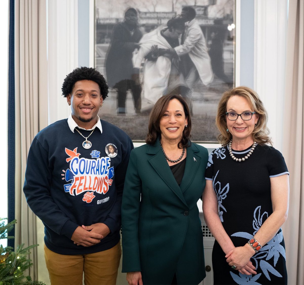 Kamala Harris (@kamalaharris) on Twitter photo It was my honor to spend time with <a href="/GabbyGiffords/">Gabrielle Giffords</a> and gun safety advocate Trevon Bosley to discuss our continued work to end gun violence.
We owe it to every victim and survivor, their families, and our communities to act. It was my honor to spend time with <a href="/GabbyGiffords/">Gabrielle Giffords</a> and gun safety advocate Trevon Bosley to discuss our continued work to end gun violence.
We owe it to every victim and survivor, their families, and our communities to act.