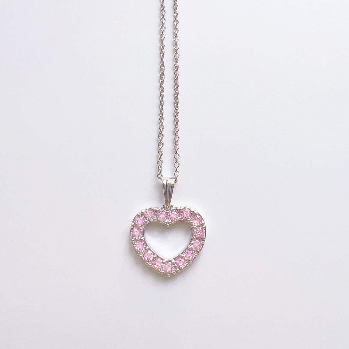 ♡Re-Stock♡
Pink/Silver Open Heart Necklace✨
完売しておりました、純銀オープンハートペンダントが再入荷しております🥰

rosejoanne.com/product-page/p…

#ROSEJOANNE #ローズジョアン #kidsjewelry #キッズジュエリー #babyjewelry #ベビージュエリー