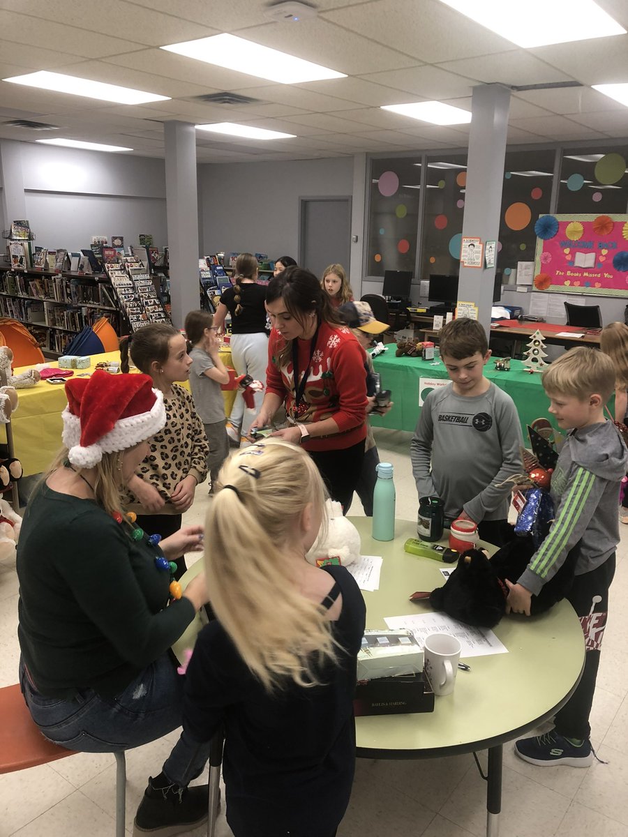 Our annual Holiday Workshop, a favourite F.E.S. tradition, kicked off today! This event allows our children to shop for family members and experience the joy of giving during the holiday season.