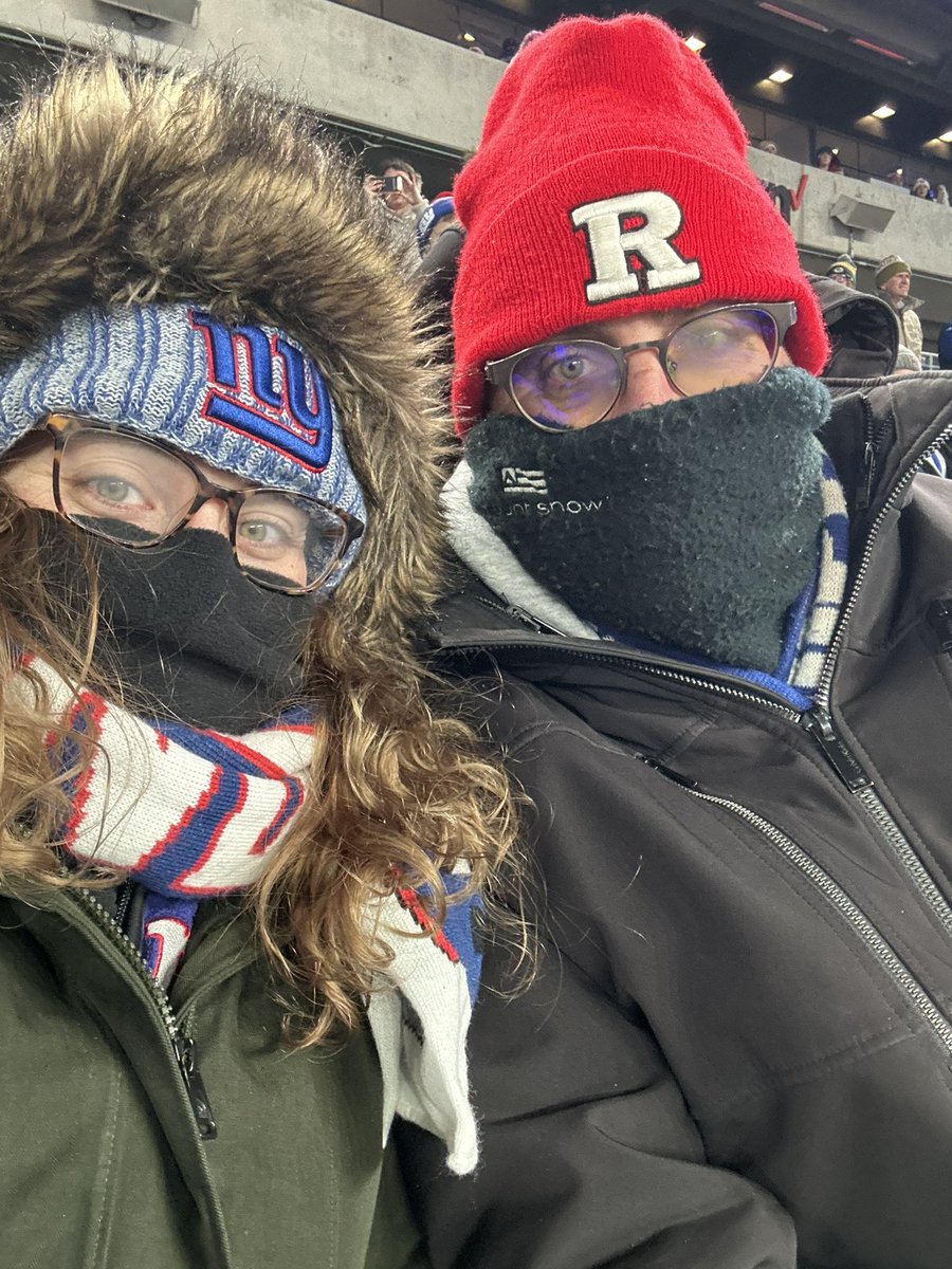 WeinfeldWriting's tweet image. Absolutely frigid but the giants came out with a win. Bookish girls can also like sports