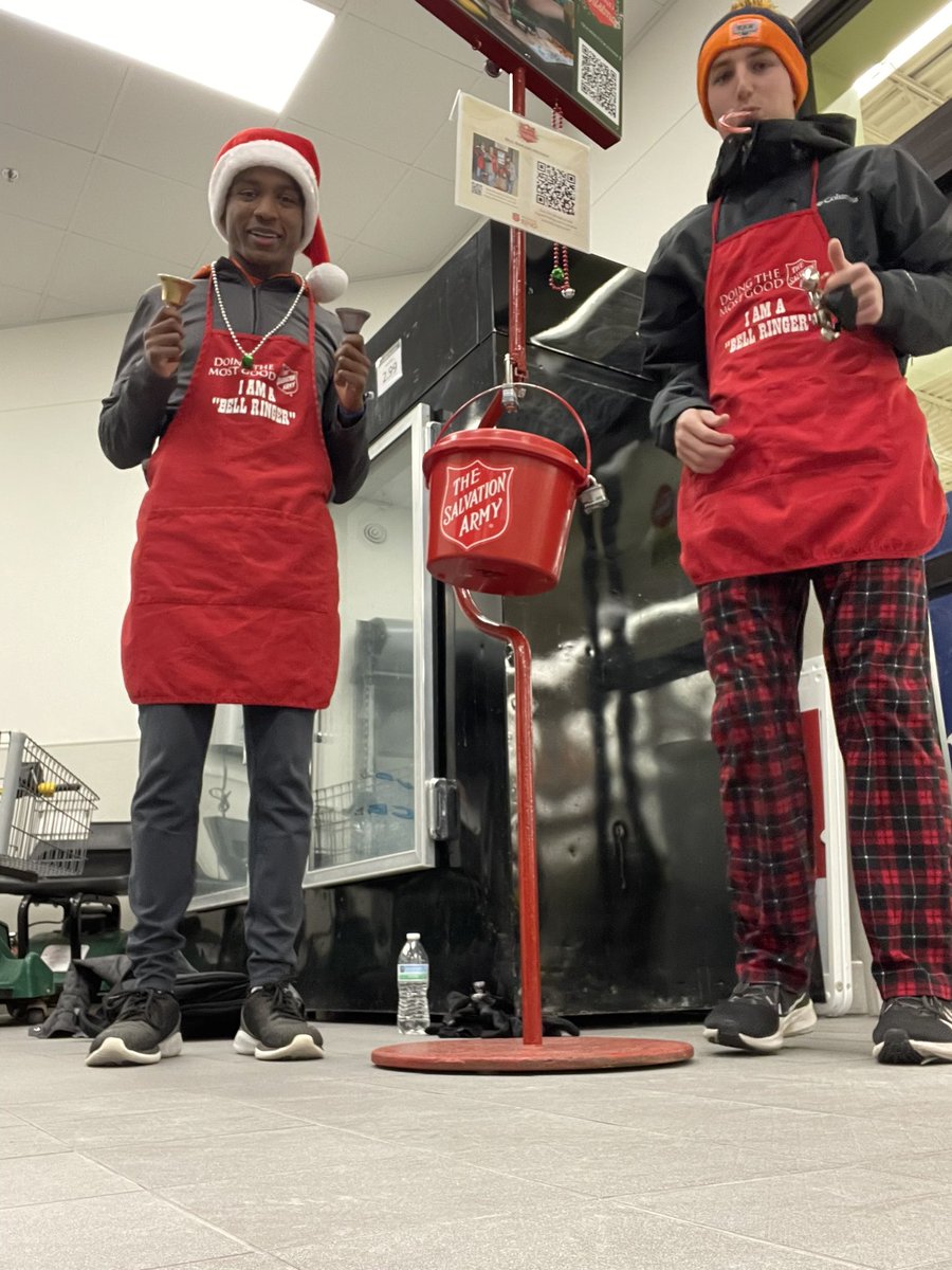 derek_burnstad's tweet image. These two crushing it at Festy Onalaska tonight.