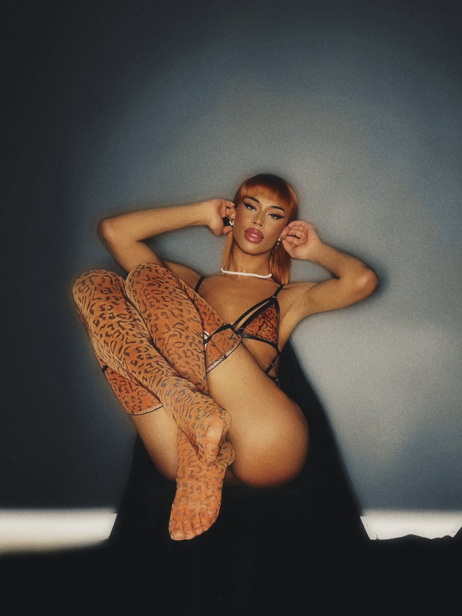 cleobarbiie's tweet photo. A bitch hot come fan me. 🥵 https://t.co/TZlJNjoAOi