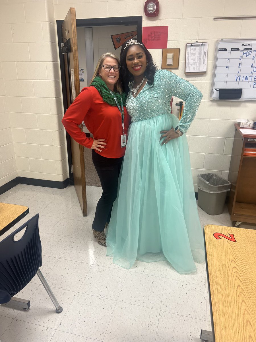 Tara_R_McGee's tweet photo. This rockstar Aspiring AP goes ALL out, even to recreate Frozen to celebrate as a school community! Her creativity and innovation have helped her design and implement multiple effective processes and structures at HBMS! @HBMSLeadEagle @FCSPLLD https://t.co/TwcFS1iSjX
