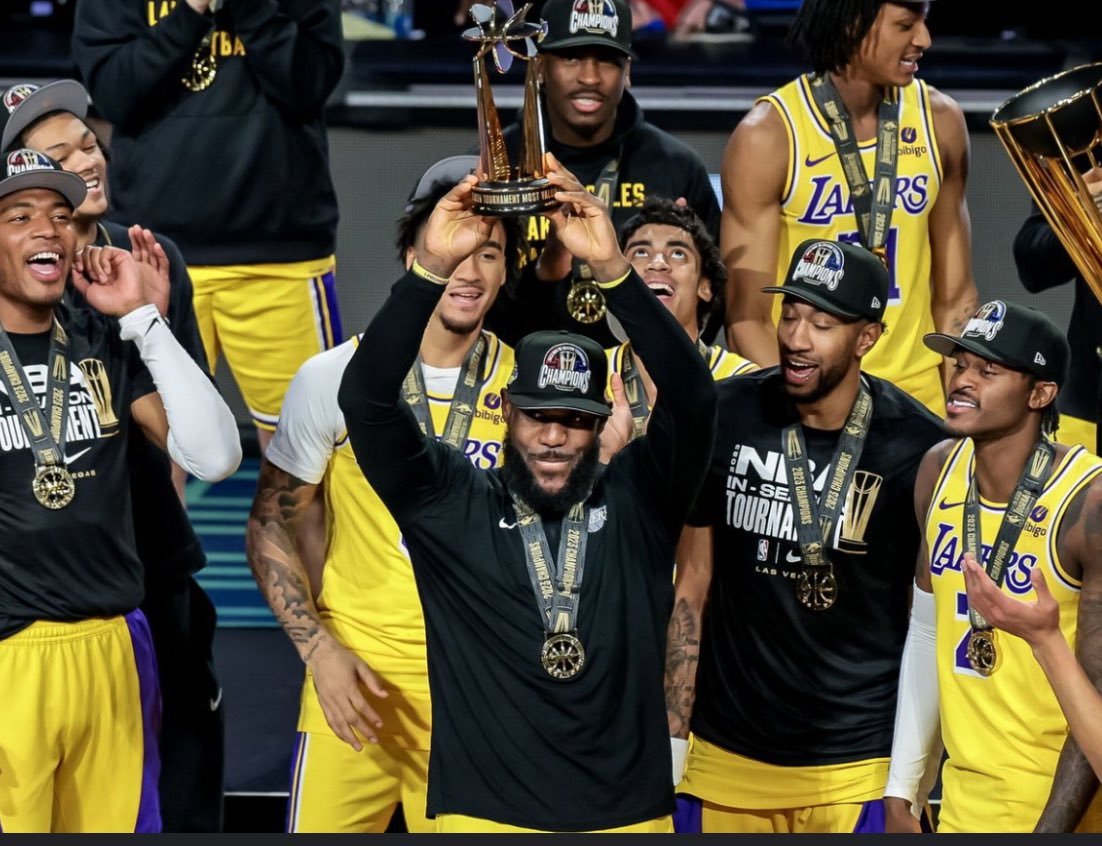 Hot Take El Campeonato de Lakers del In Season Tournament vale más que los Anillos de Warriors en 2017 y 2018.