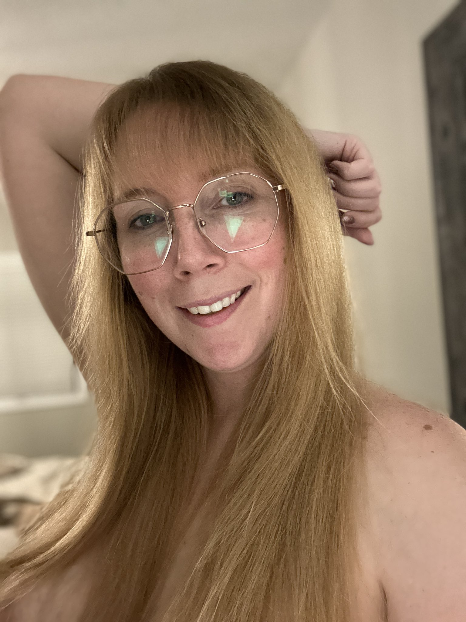 Alright….Jessica with bangs… would you still bang me? 🤭 https://t.co/H8Gdu8BayB