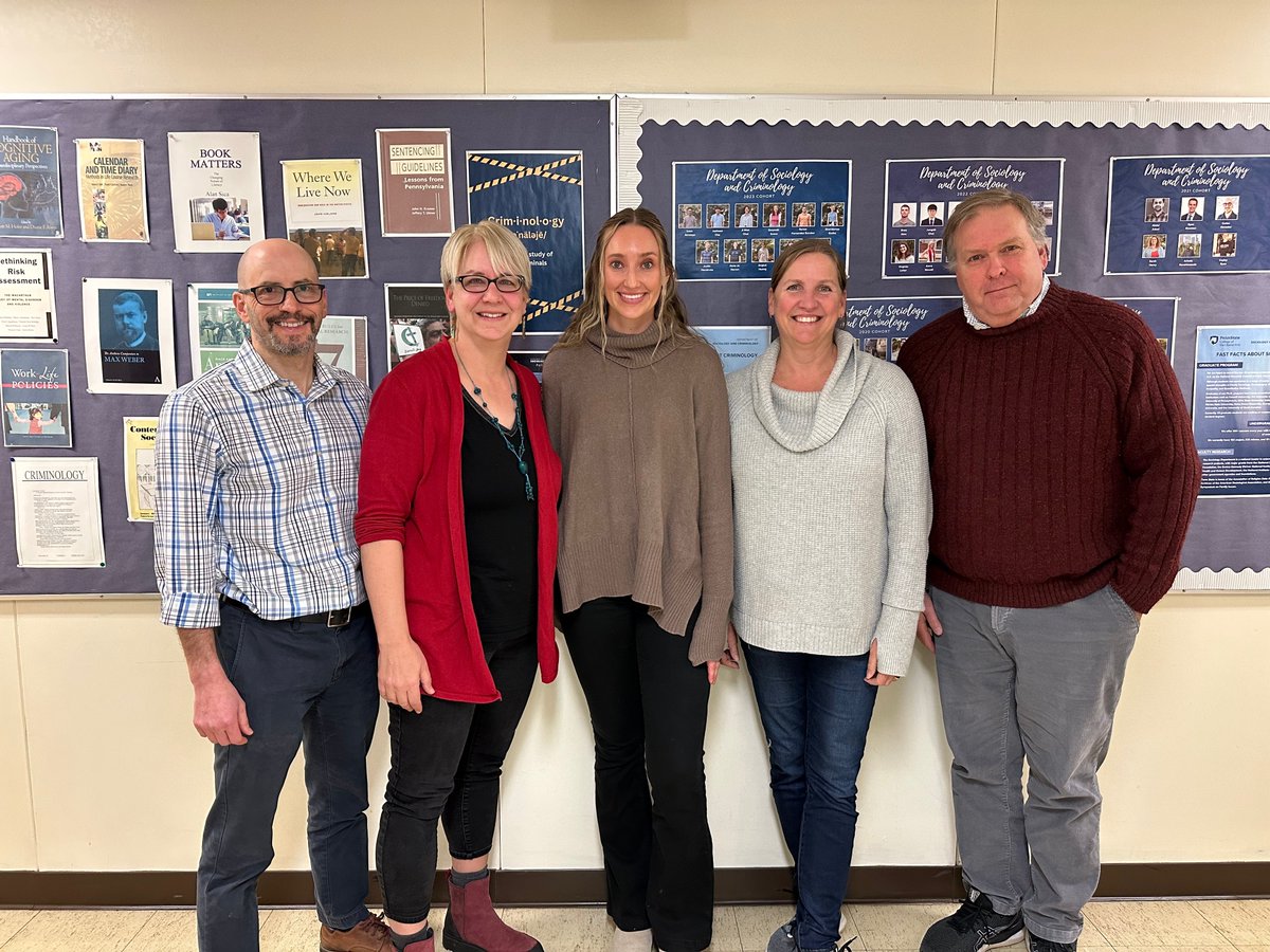 VanHookJenny's tweet image. I&apos;m very proud of @KendalLowrey, who just defended her excellent dissertation.  Congratulations Dr. Lowrey!