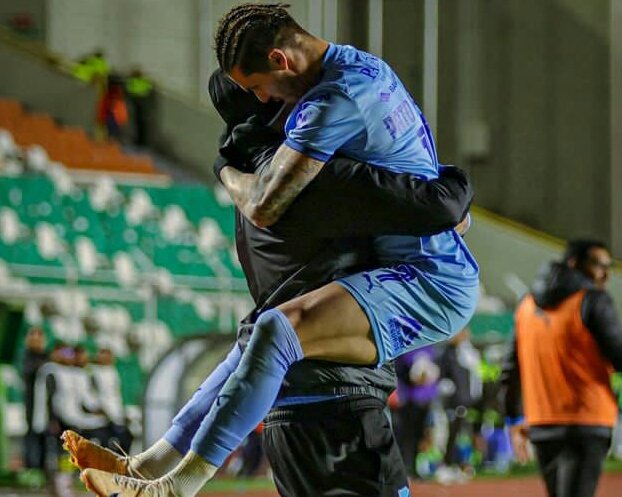 FutbolBolivia_'s tweet photo. VICTORIA DE BOLÍVAR EN LA IDA
Bolívar 🔵🔵 3x1 Aurora 🔵⚪
⚽ Patricio Rodríguez X2 y Diego Bejarano (BOL)
⚽Jair Reinoso (AUR)
#CopaDivisionProfesional🇧🇴
#Semifinales https://t.co/vK76rfIn90