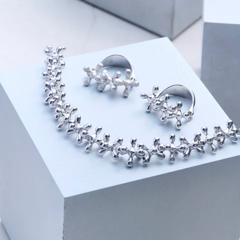 美術家・野老朝雄の紋様によるジュエリーブランドが誕生！ prtimes.jp/main/html/rd/p… <a href="/PRTIMES_JP/">PR TIMES</a>より