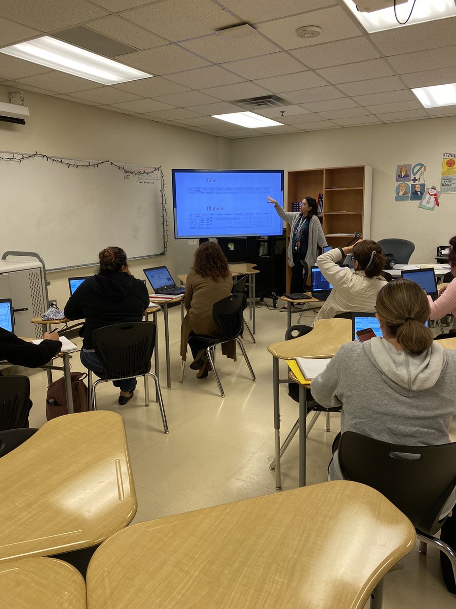 MrVillatoro6's tweet image. It was a great showing parents and our community the basics of ‘PowerPoint’ and how to create a presentation! Thank you for helping Karla! 🤝🏻😊💻 @IISDTechService @AELIrvingISD @IrvingISD