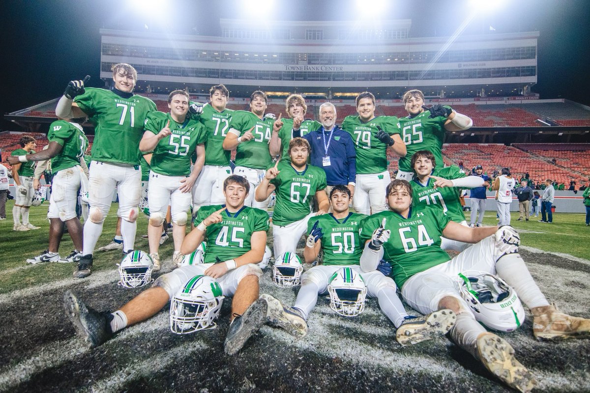 benharrington54's tweet photo. Truly blessed to be a part of such an incredible group! Love these boys! #AGTG #Jobisfinished #statechamps @BigDubFootball https://t.co/IyTyDaL8Qu