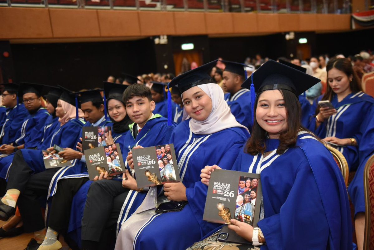 Delighted to be at the @MSUcollege 26th Convocation, with celebrations for our nationwide graduands' success. Have the global mindset and standout among the rest. Proud of your achievements! @MSUmalaysia #MSUCkonvo26