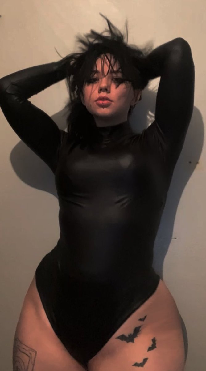 notebookpapr's tweet photo. if looks could kill then i’d be a weapon! https://t.co/QS03AZZNkn