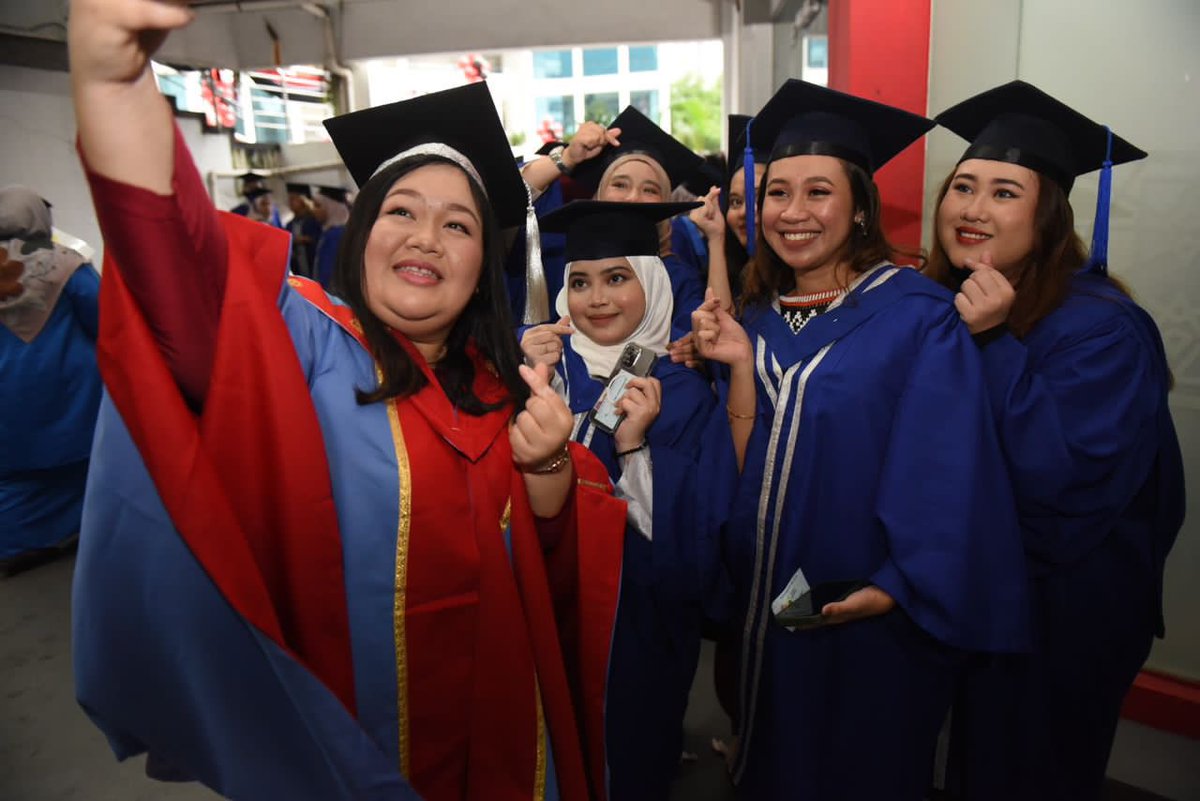 Congrats to the graduands' families and friends of @MSUcollege 26th Convocation. A reflection of the @MSUcollege commitment towards education opportunities & ecosystems that make #MSUrians competent with the employability success that's among the best in Malaysia @MSUmalaysia