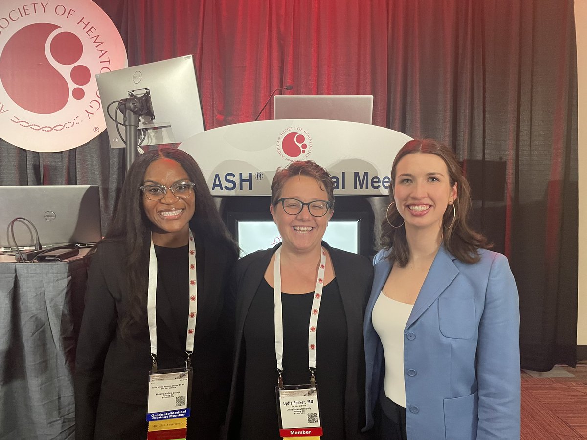 Nothing but pure joy on proud mentor Dr. @LydiaPecker’s face. Two of her medical student mentees had oral abstracts at ASH!! Training the next generation of hematologists is the best. 🩸⭐️🩸 #HemeDreamTeam @HopkinsHeme
