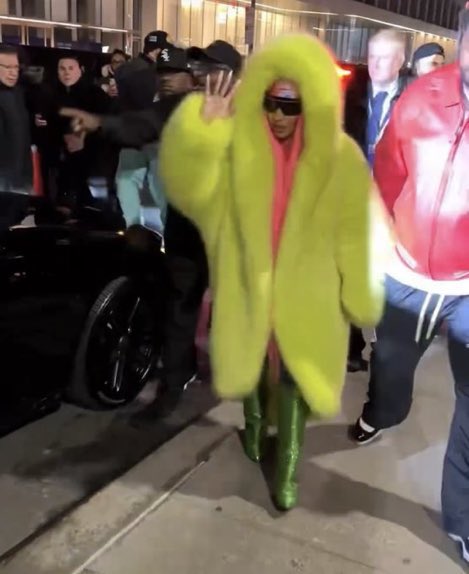 HARDWHlTE's tweet image. WOAH NICKI