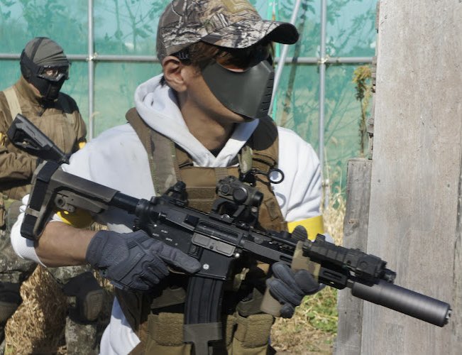 KSW_airsoft0093's tweet photo. バレル短め、7.62サプ仕様の次世代M4とLBXの見た目相性がとても良いである。
LBTとかブルーフォースギアとか実ポーチも揃って来たのでセットアップが楽しみ。

#次世代電動ガン
#東京マルイ
#fategrove
#LBX https://t.co/mewt4Mdnkn