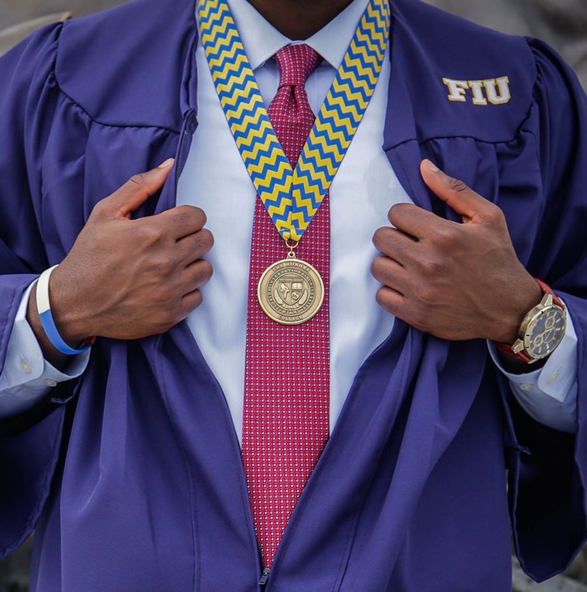 Whenever you see this medallion at a graduation ceremony or in a picture, know that it is a sign of excellence earned by a graduating senior of The Honors College at Florida International University (FIU). Day 2 Fall 2023 Commencement. @FIU @FIUnews