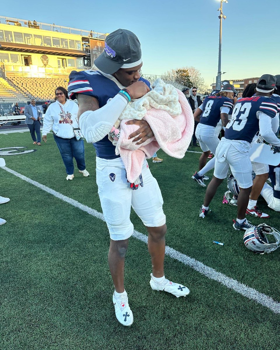 “Everyone wants to live on top of the mountain, but all the happiness and growth occurs while you’re climbing it.”🤝🏾
