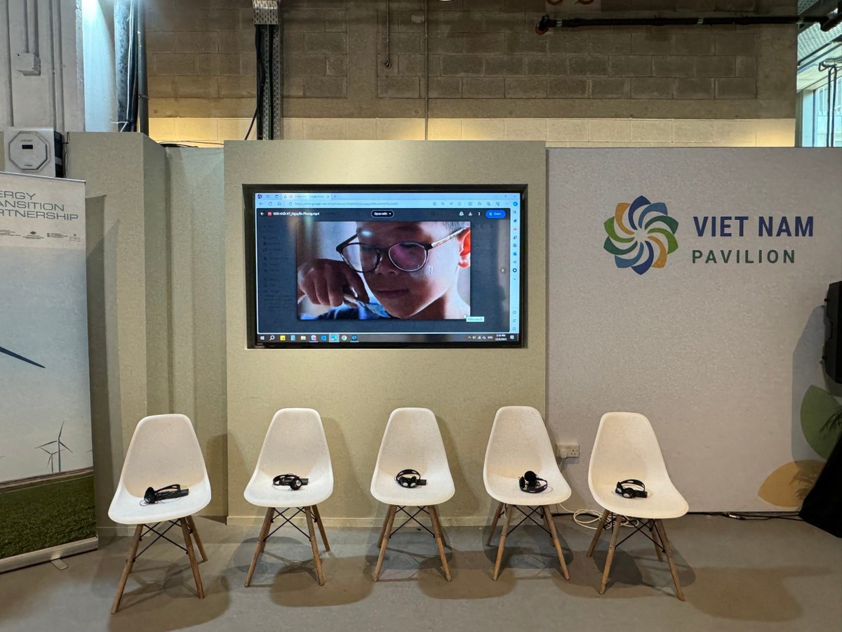 Vietnamese youth's green messages were showcased at Viet Nam’s sideline Event Room (Viet Nam Pavilion) at #COP28! These videos were taken from our 1-minute-green video challenge, which amplifies Vietnamese youth's voices on climate change. #ClimateAction #ForEveryChild
