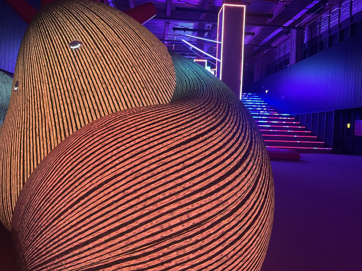 KEVINWU96432725's tweet image. 找對的人，問對的問題。

#3D光影觸動樂園 #ENESS #modernGuru #theWhisperingMountain #theSunGod #forestdancer #誠品實驗場