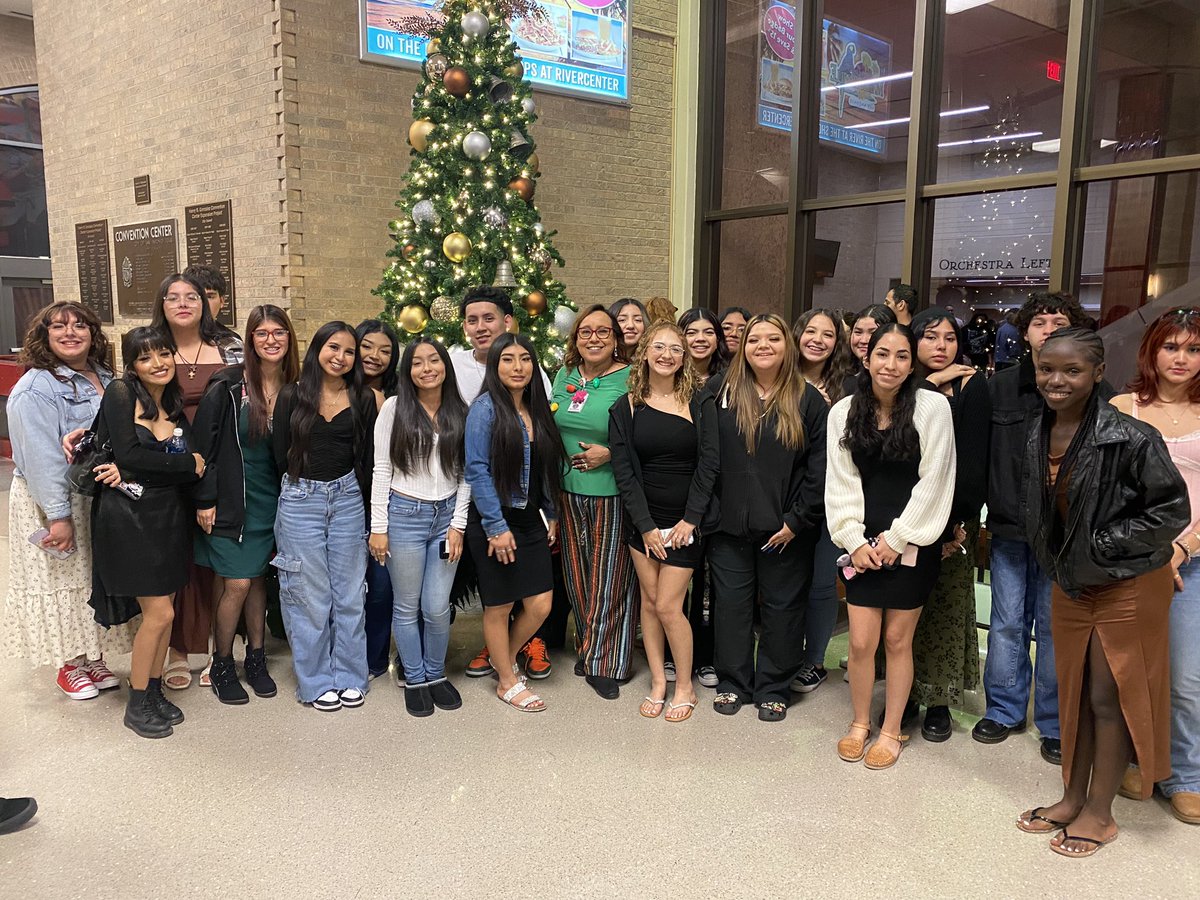 Cosmo students went to watch the Nutcracker Ballet at the Lila Cockrell Theater Cosmo students also invited the American Sign Language students. Everyone had a great time. @NISDJay @NISDJaySEA @NISD