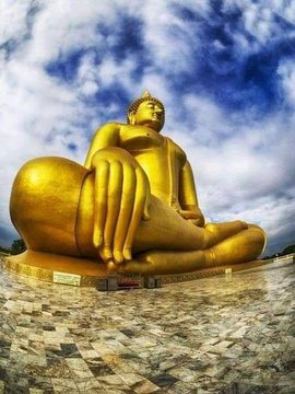 Os japoneses dizem que toda vez que compartilhamos a imagem de um Buda dourado, recebemos muito dinheiro ou boas notícias! 🔁💸😇
