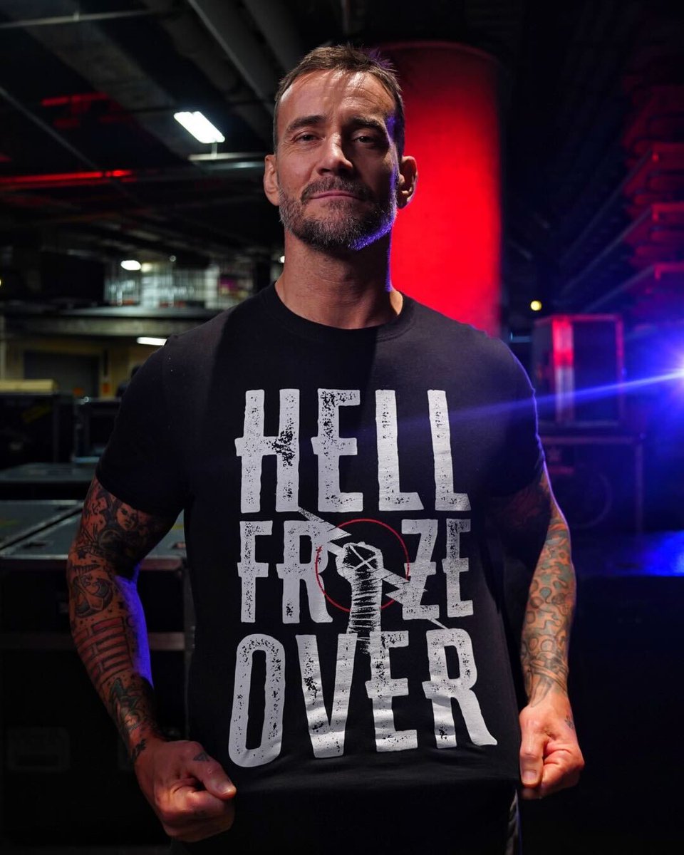 Welcome to #WWERaw, @CMPunk! 🔥🥶👉 shop.wwe.com/en/mens-black-…