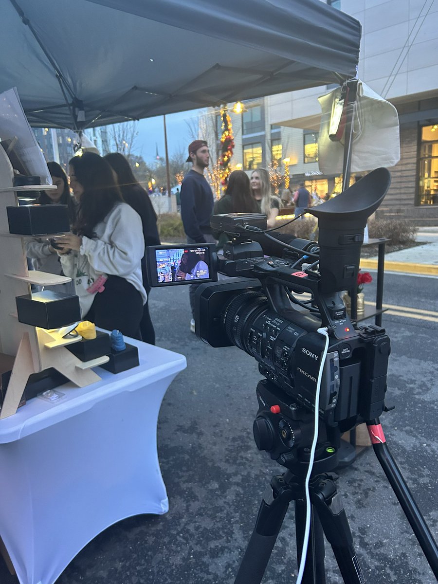 RubySiefken's tweet image. College Park’s Winter Wonderland holiday festivities gave family, friends, and community members an opportunity to celebrate the approaching holiday season. I got to cover the event, keep an eye out for the final story! #j262a