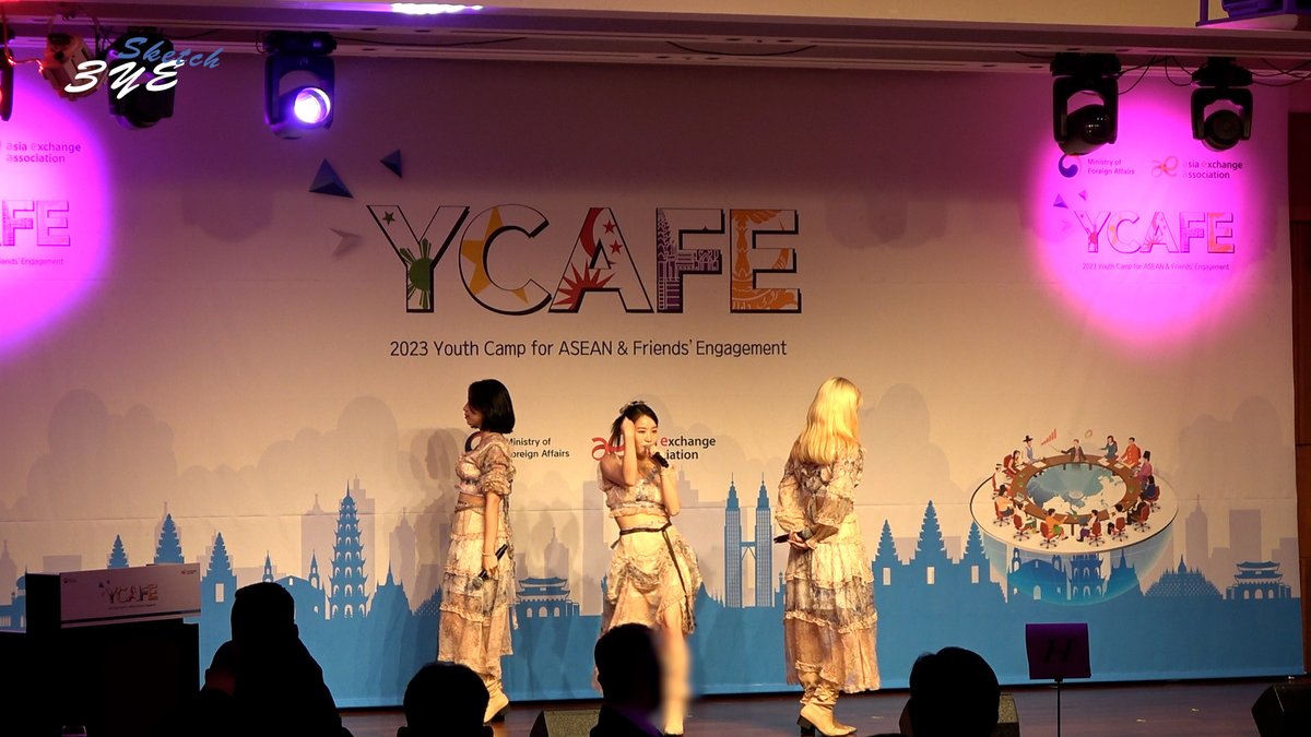 YCAFE 개막식에서 'LOCO' 첫 공연하다!! | Sketch 👉🏻 youtu.be/dBSX-RUWMSE #3YE #YUJI #YURIM #HAEUN #LOCO #YCAFE #외교부 #써드아이 #유지 #유림 #하은
