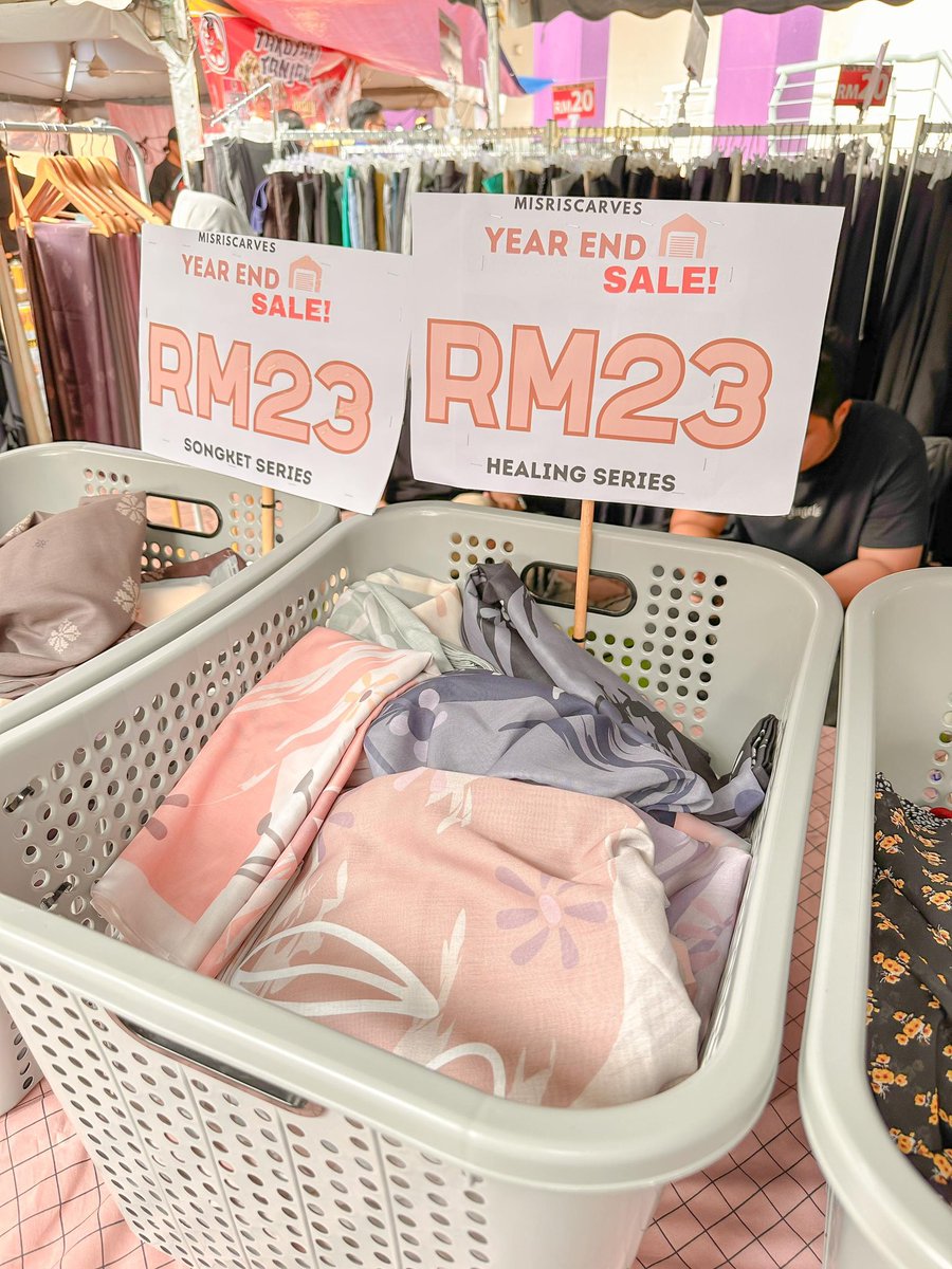 Ramai yang minta i buat year end sale.. Jadi, alang alang kita tengah buka booth dekat UiTM Shah Alam. I decide untuk buat year end sale dekat booth sahaja. Tudung as low as RM10 je, cepat korang habiskannn 😭🫶🏻