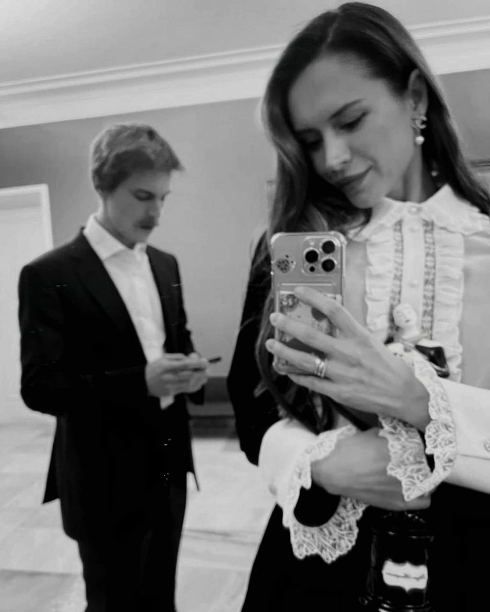 позволили себе небольшой отдых и отравились прямиком в театр, пока ян алексеевич познает этот мир под пристальным руководством бабушки с дедушкой.