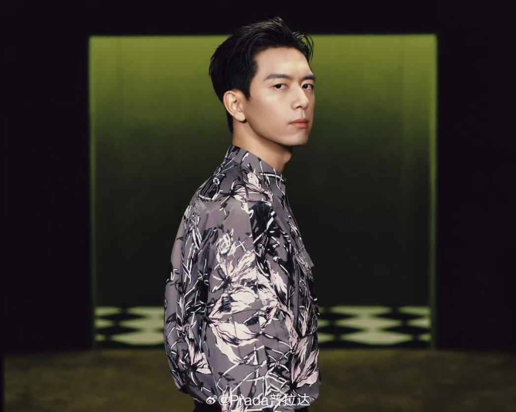 AlittelAlittle's tweet photo. Prada Ambassador #LiXian #หลี่เซี่ยน นิทรรศการ Pradasphere II เริ่มขึ้นแล้ว

#Pradasphere #Prada https://t.co/8eXg4dtbB8