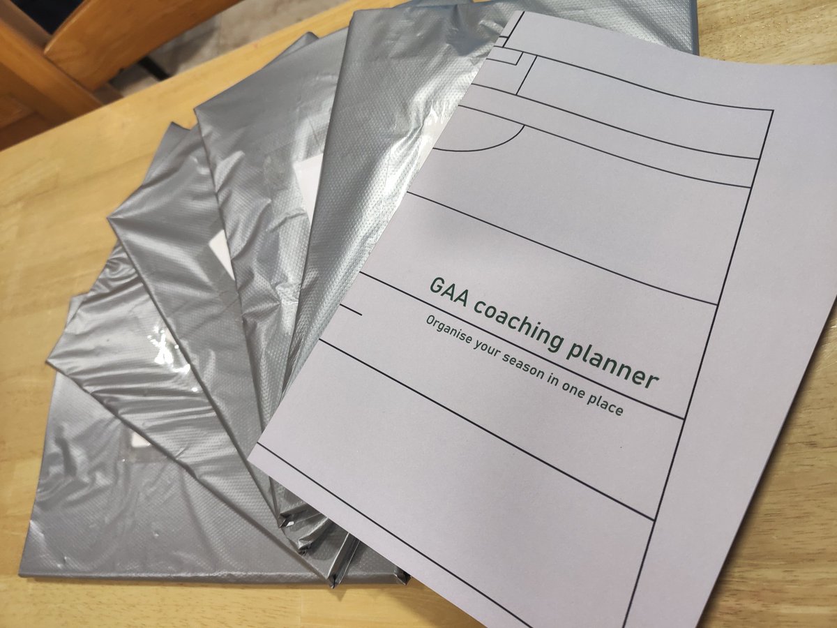 Busy morning packing some more GAA coaching planners off to coaches in the Republic. Amazon's postage deadline for Christmas has passed, north and south. If you need one in time, drop me a DM in the next few days and we'll get you sorted 🤝